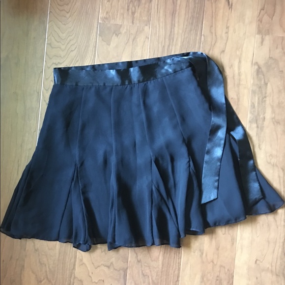 Black skirt with silk ribbon attachment - Picture 2 of 2